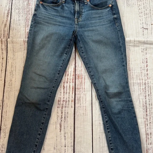 GAP True Skinny Mid Rise Jeans • Size 26/2P • Medium Blue Denim - Picture 2 of 7